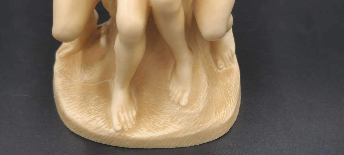 Vintage 1960's Resin Italian Sculpture Figurine - "The Kiss" - Rare find - 22cm H