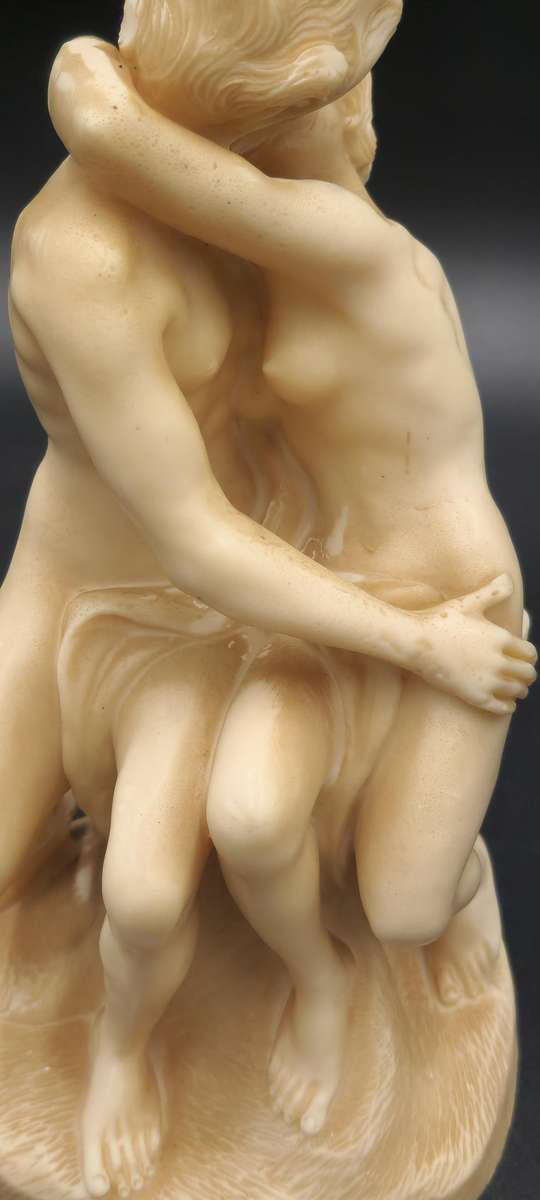 Vintage 1960's Resin Italian Sculpture Figurine - "The Kiss" - Rare find - 22cm H