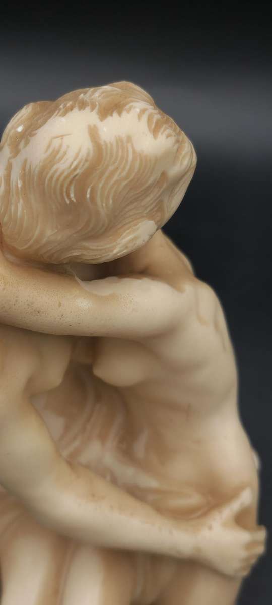 Vintage 1960's Resin Italian Sculpture Figurine - "The Kiss" - Rare find - 22cm H