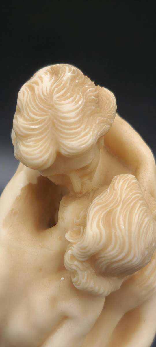 Vintage 1960's Resin Italian Sculpture Figurine - "The Kiss" - Rare find - 22cm H