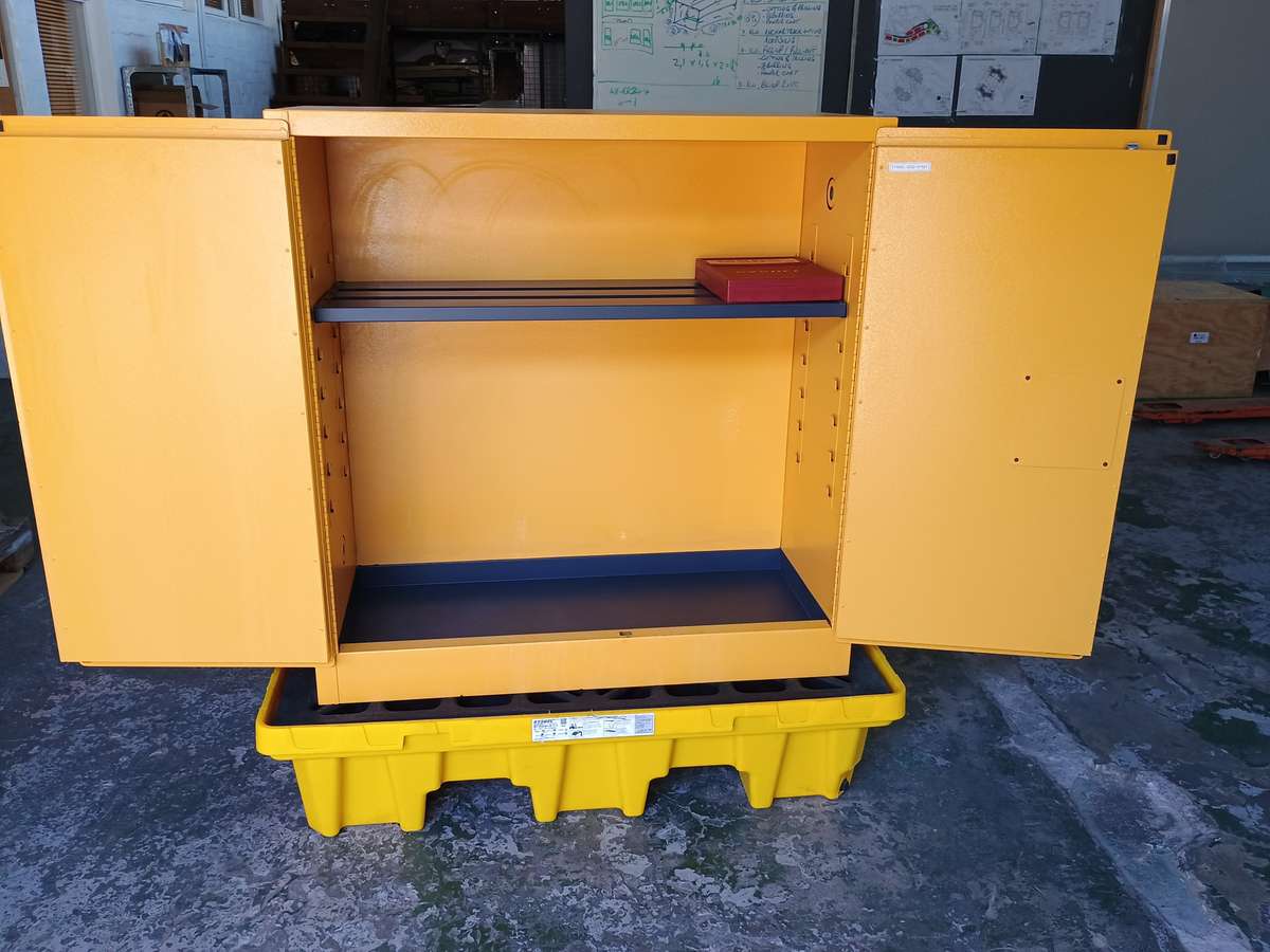Sysbel Flammables Liquid and Chemicals Storage Cabinet 114Ltr with a Spillage Pallet