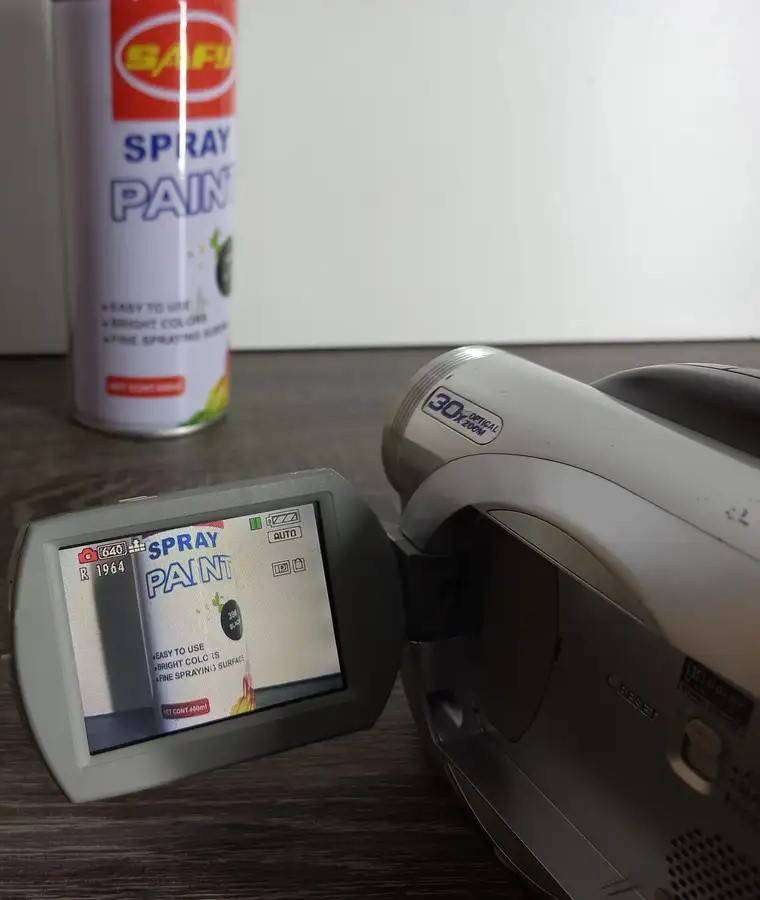 Panasonic VDR-D150EB Camcorder - 30x Zoom - 2.5" LCD - 8cm DVD Recording