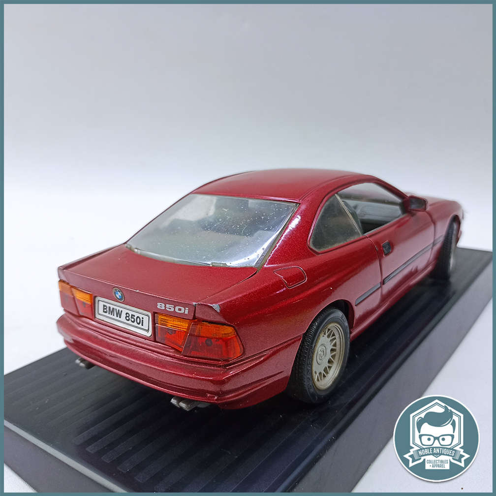 Highly Detailed Scale 1:18 Die Cast Metal 1990 BMW 850i!!!