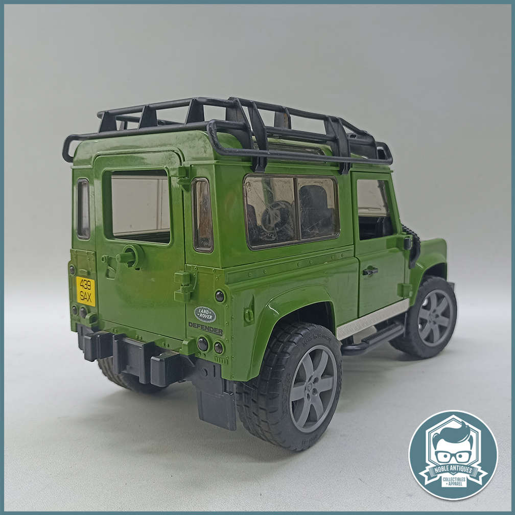 Bruder Land Rover Defender Station Wagon!!