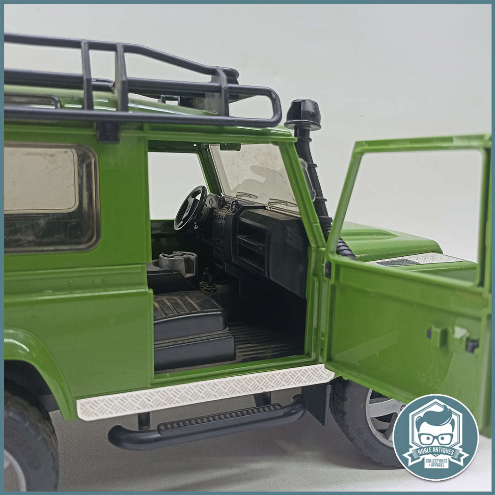 Bruder Land Rover Defender Station Wagon!!