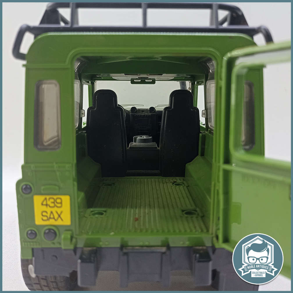 Bruder Land Rover Defender Station Wagon!!