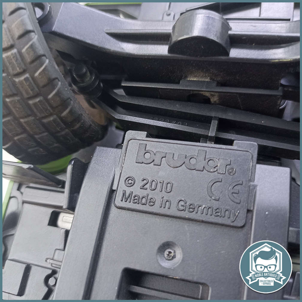 Bruder Land Rover Defender Station Wagon!!