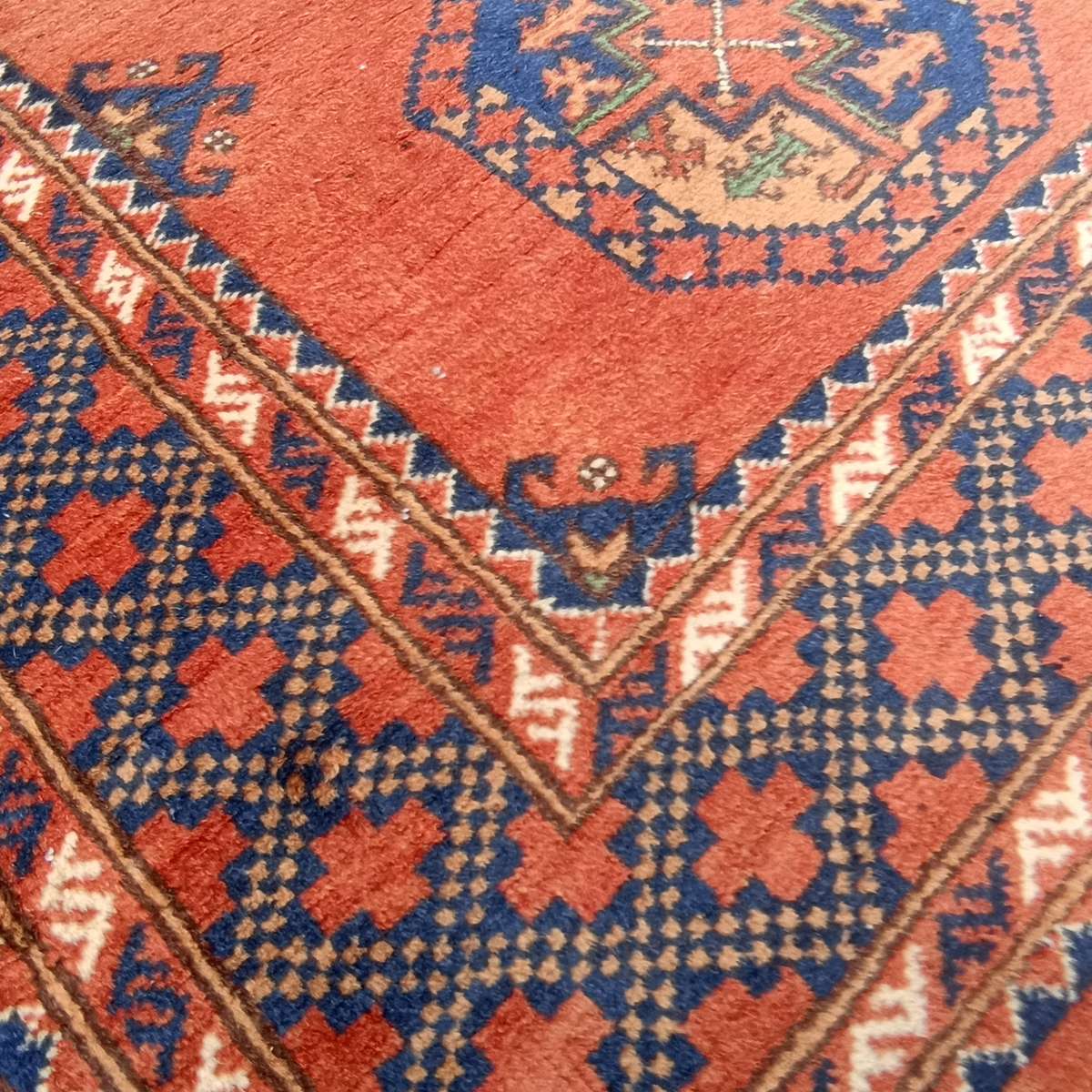 Hand knotted Afghan/Persian woolen carpet 140cm x 100cm