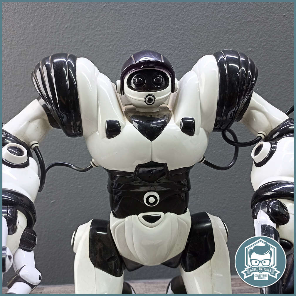 Large Working WowWee Robosapien Humanoid Black & White Robot 2004