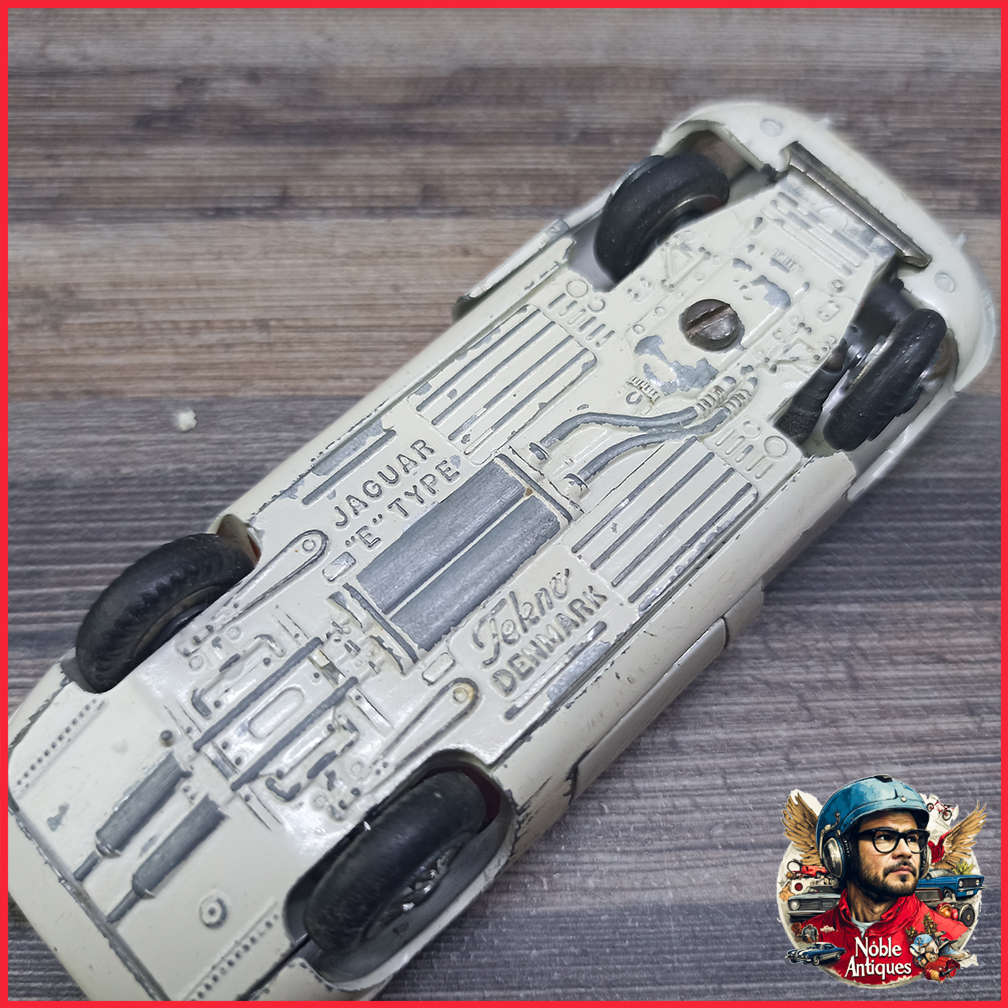 Tekno 927 Jaguar Type E cabriolet