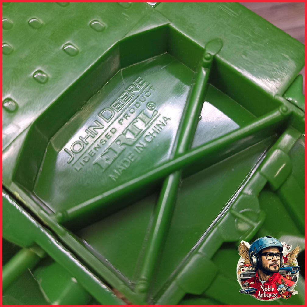 Die Cast Metal 1/32 scale John Deere Combine Series 2 Precision