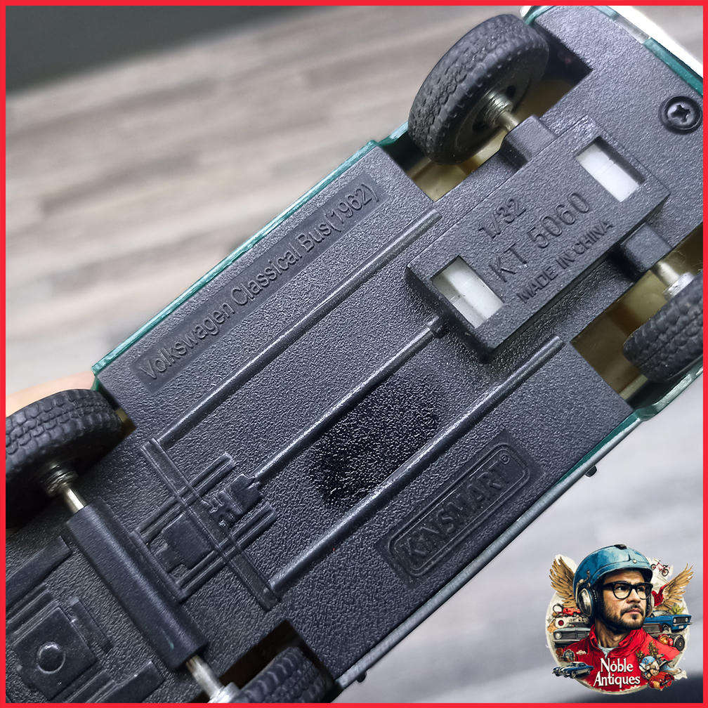 1962 Volkswagen Bus Die Cast Collection 1:32