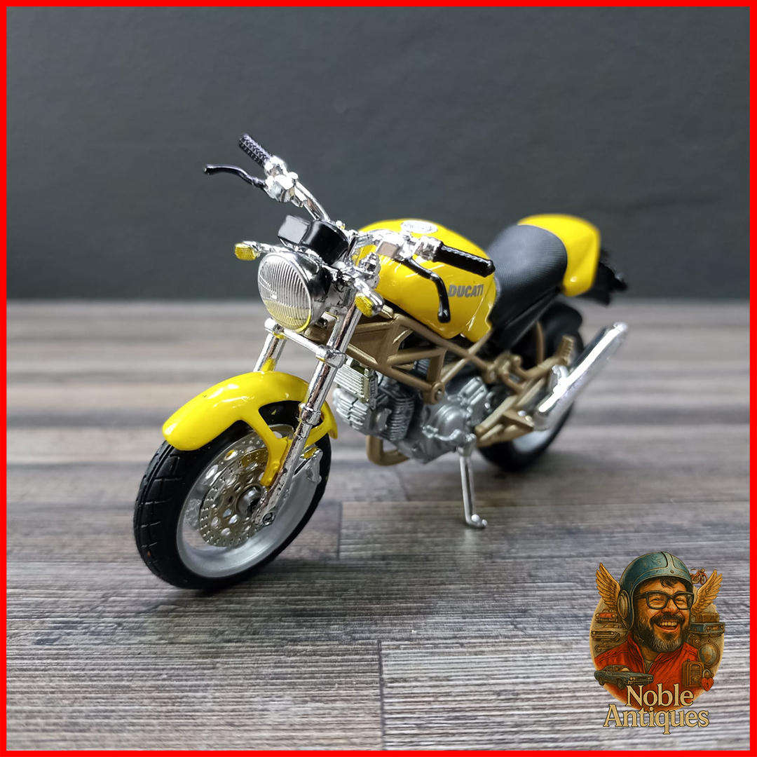 Ducati Monster 900 Motorcycle Die-cast Scale 1:18