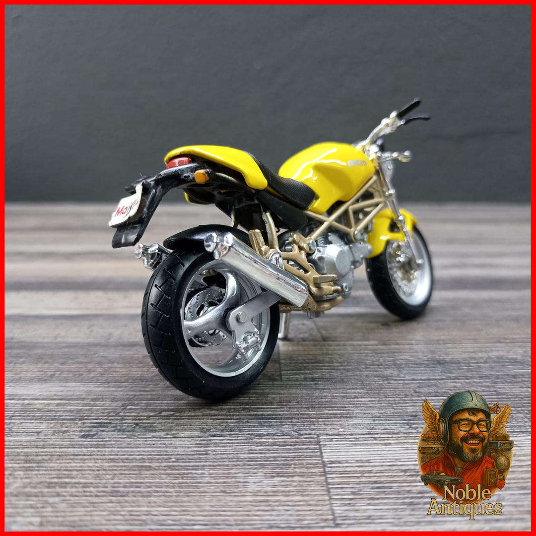 Ducati Monster 900 Motorcycle Die-cast Scale 1:18