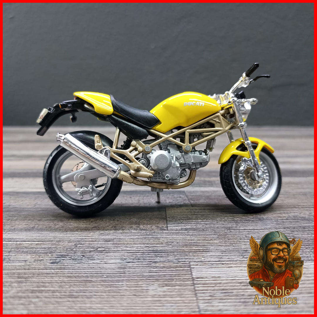 Ducati Monster 900 Motorcycle Die-cast Scale 1:18