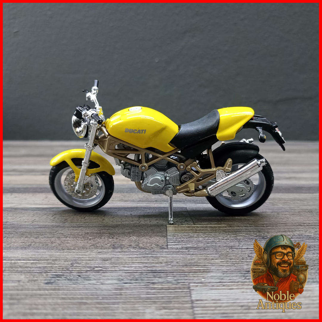 Ducati Monster 900 Motorcycle Die-cast Scale 1:18