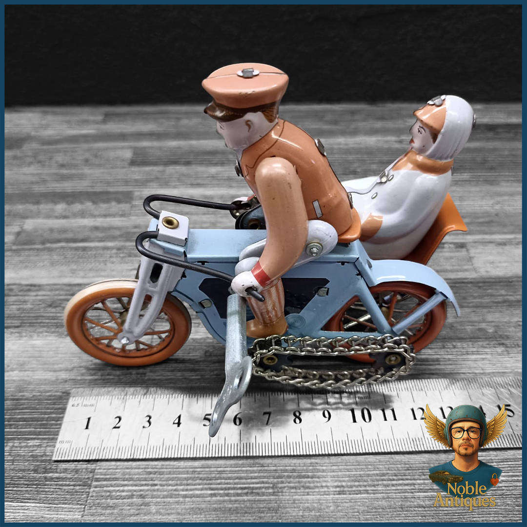 Retro Wind-up Tinplate Motorcycle With Sidecar