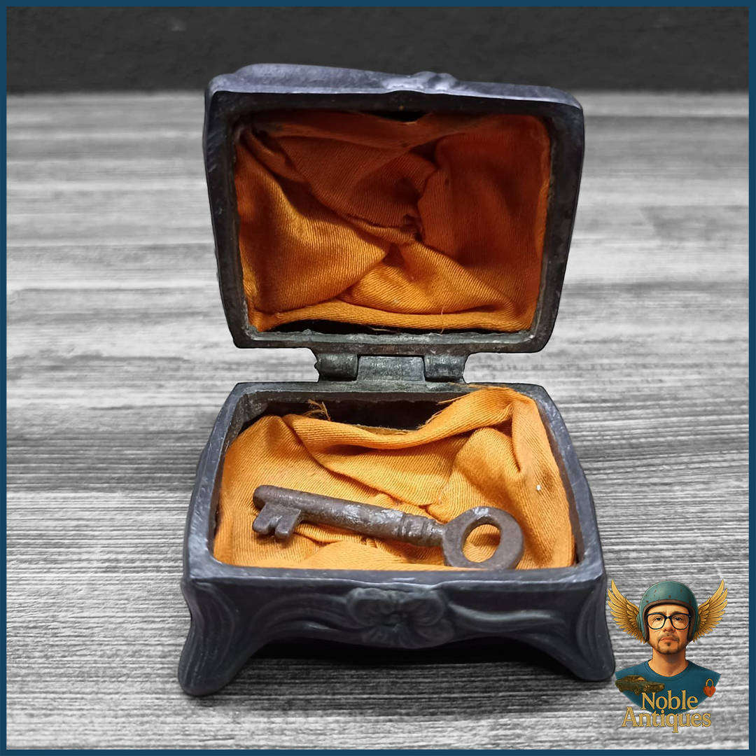 1910 Antique Art Nouveau Floral Footed Pewter Jewellery Ring Casket Box