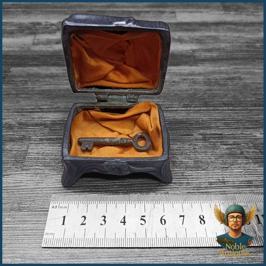 1910 Antique Art Nouveau Floral Footed Pewter Jewellery Ring Casket Box