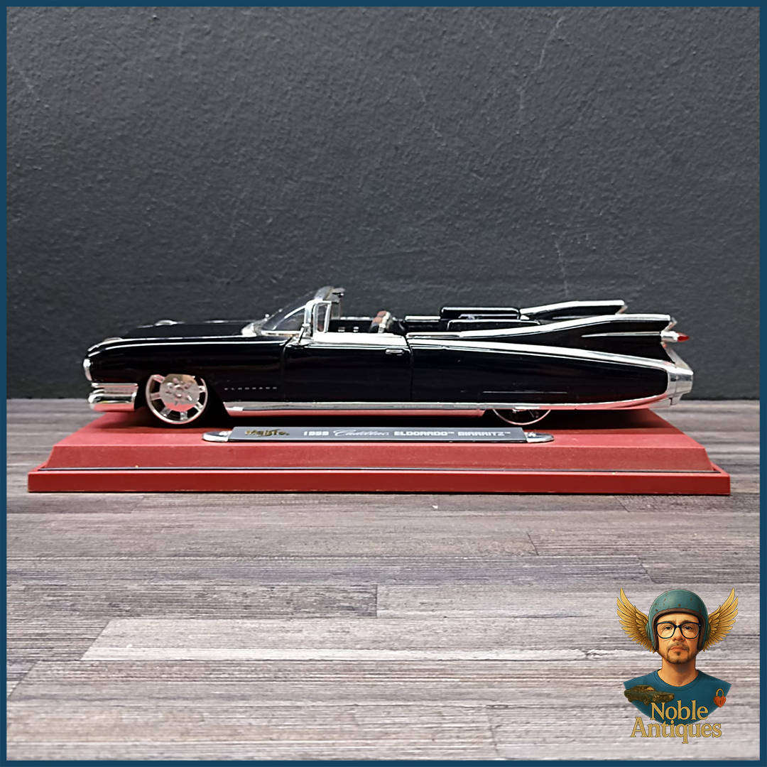 Maisto 1:18 scale diecast model of a 1959 Cadillac Eldorado Biarritz convertible