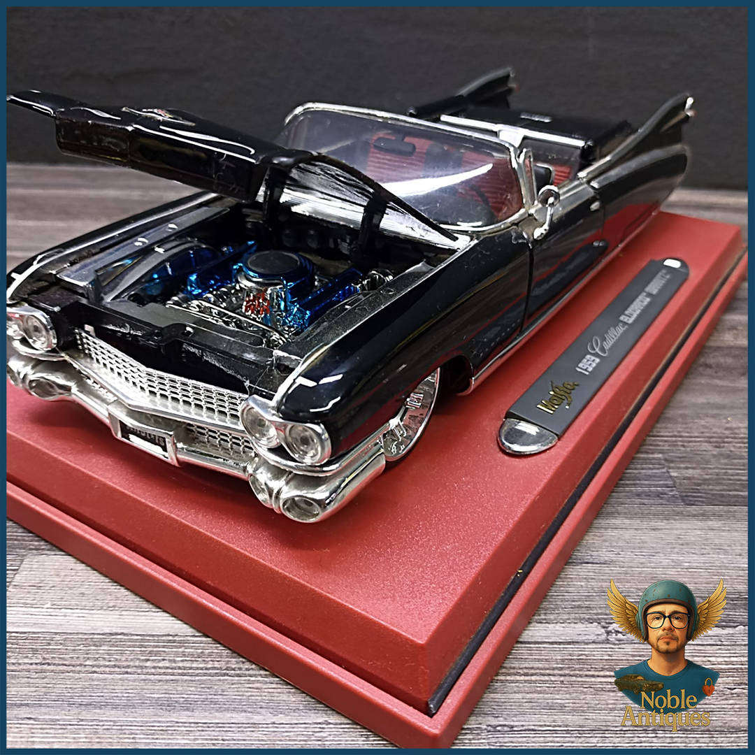 Maisto 1:18 scale diecast model of a 1959 Cadillac Eldorado Biarritz convertible