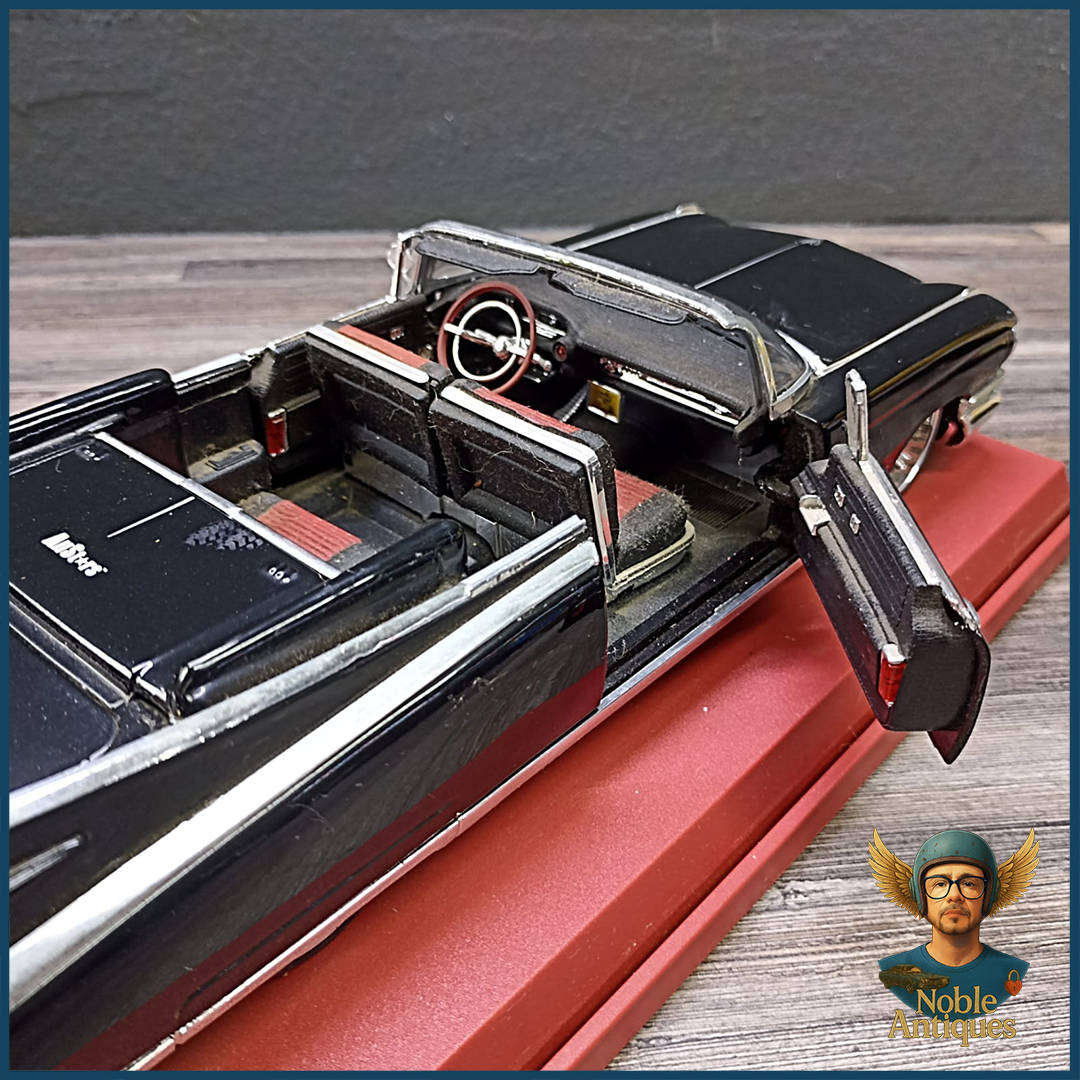 Maisto 1:18 scale diecast model of a 1959 Cadillac Eldorado Biarritz convertible