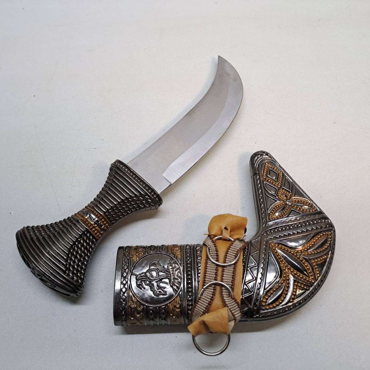 Decorative jambiya dagger