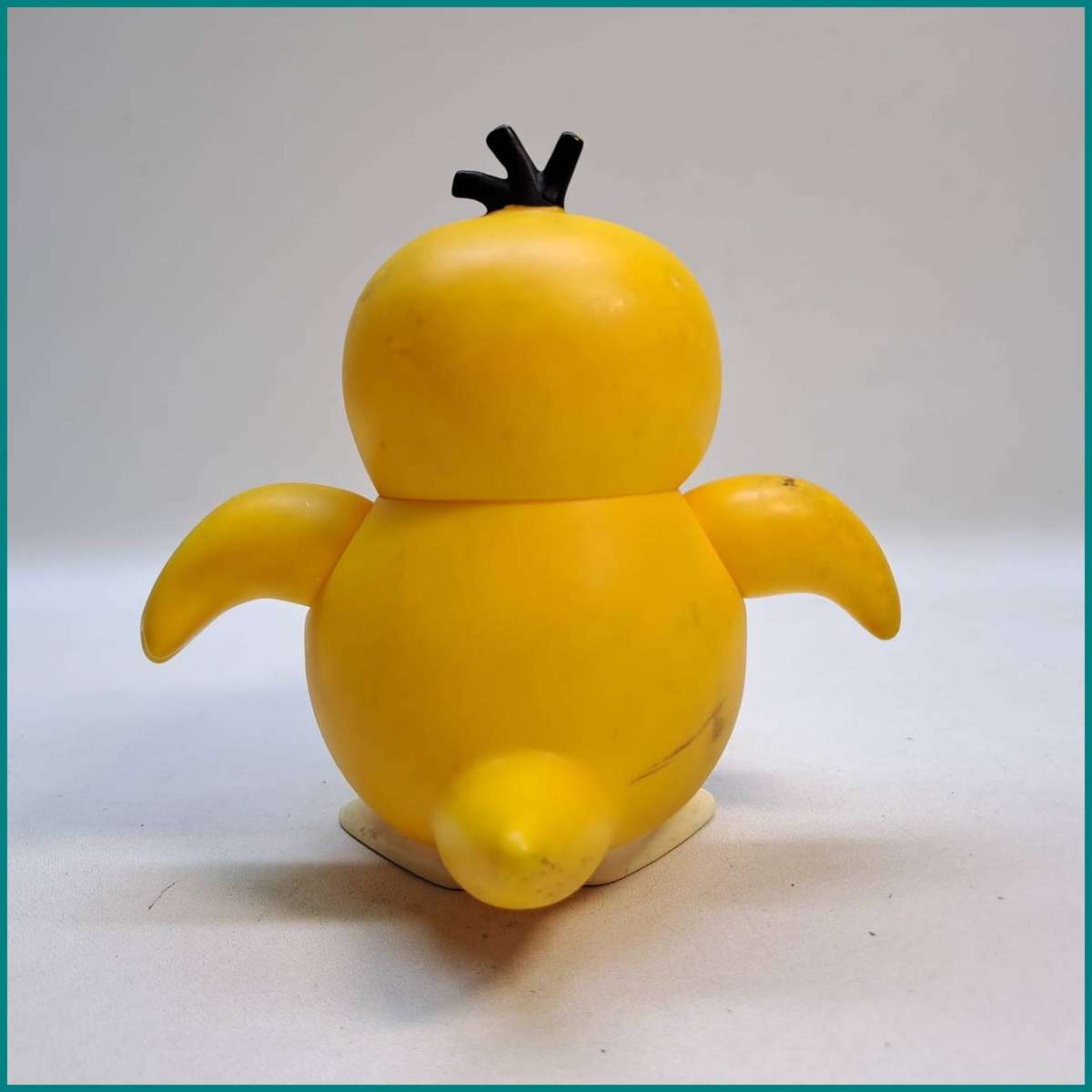 Vintage 1999 Tomy Pokémon Psyduck vinyl action figure