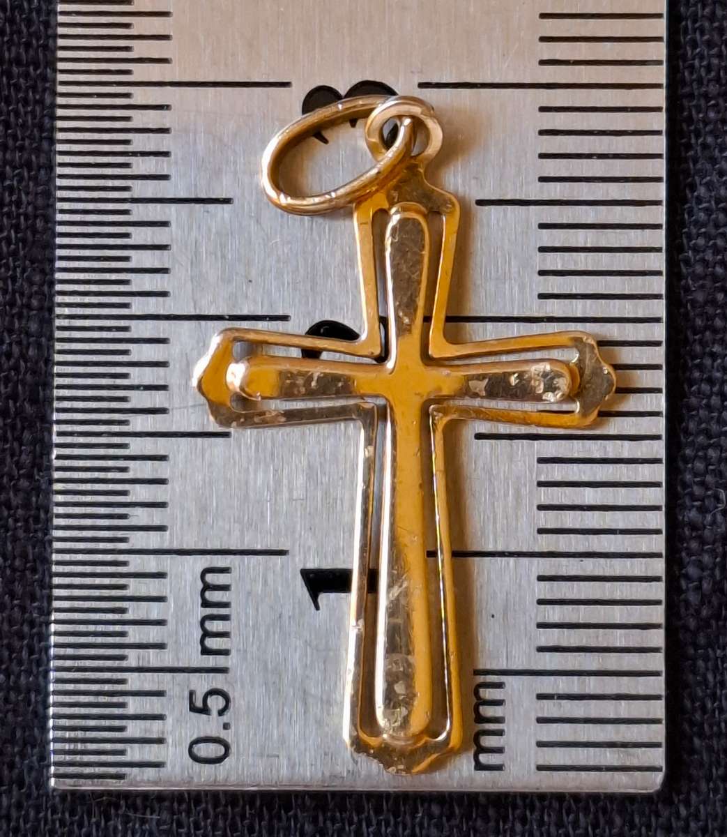 Vintage 9ct Gold Cross Pendant 1.1grams