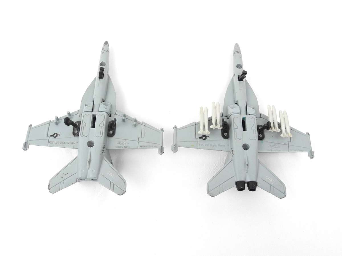 Maisto F/A-18E Super Hornet Diecast U.S. Navy Fighter Jets (Pair)
