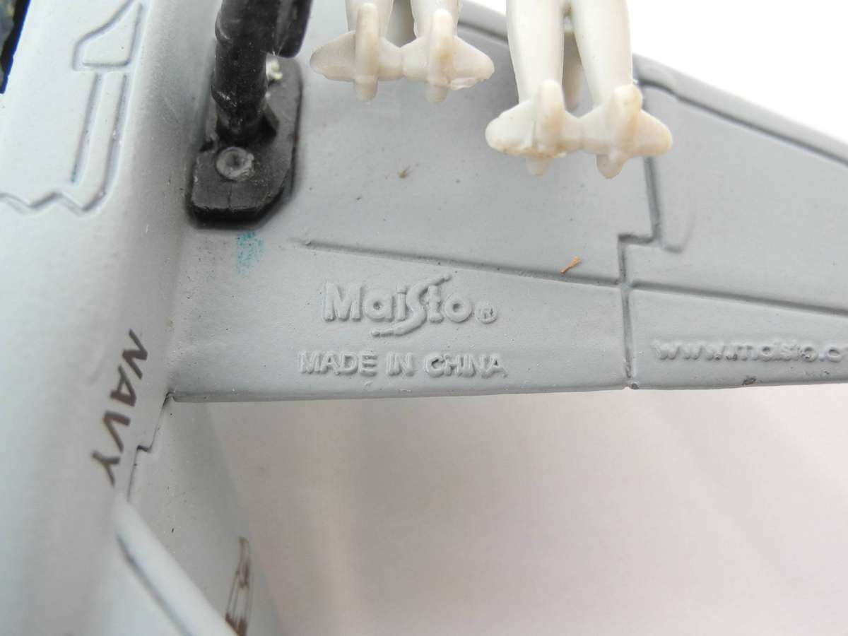 Maisto F/A-18E Super Hornet Diecast U.S. Navy Fighter Jets (Pair)