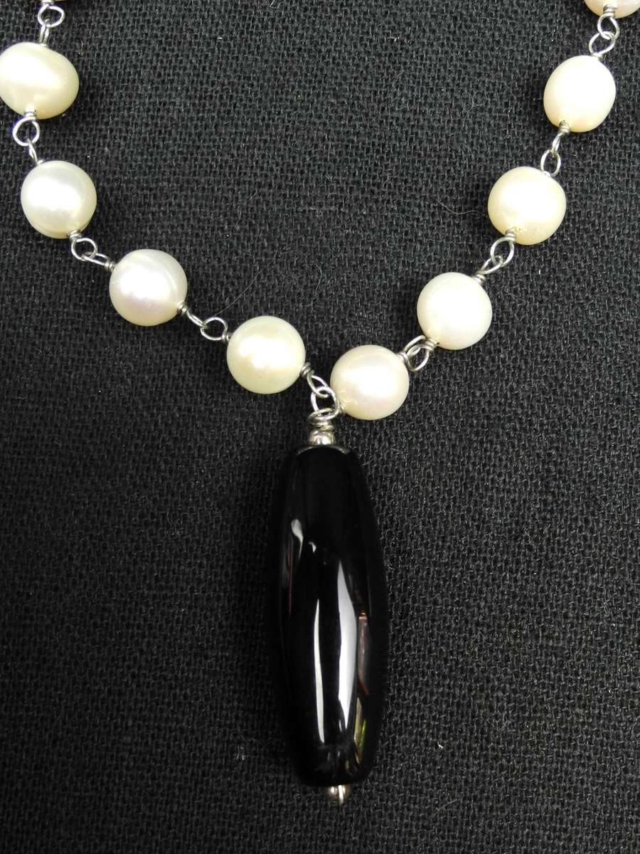 925 Sterling Silver and Freshwater Pearl & Polished Black Stone Pendant Necklace