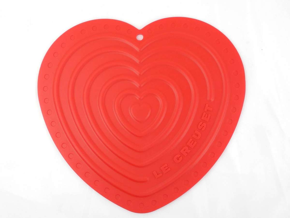 Le Creuset Silicone Heart Trivet Mat - Brand New