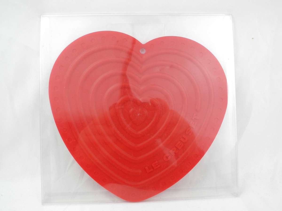 Le Creuset Silicone Heart Trivet Mat - Brand New