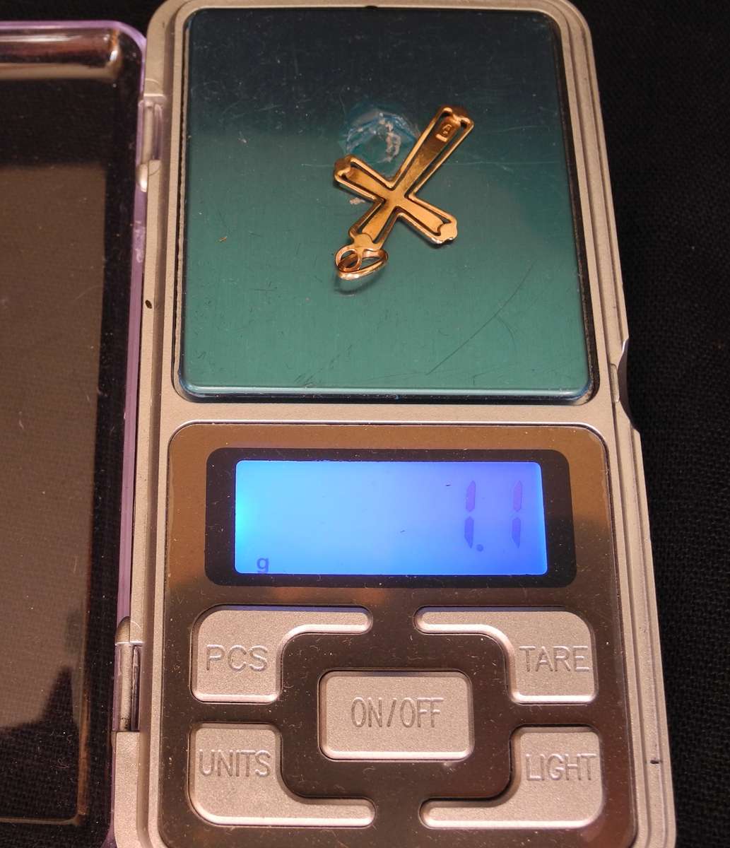 Vintage 9ct Gold Cross Pendant 1.1grams