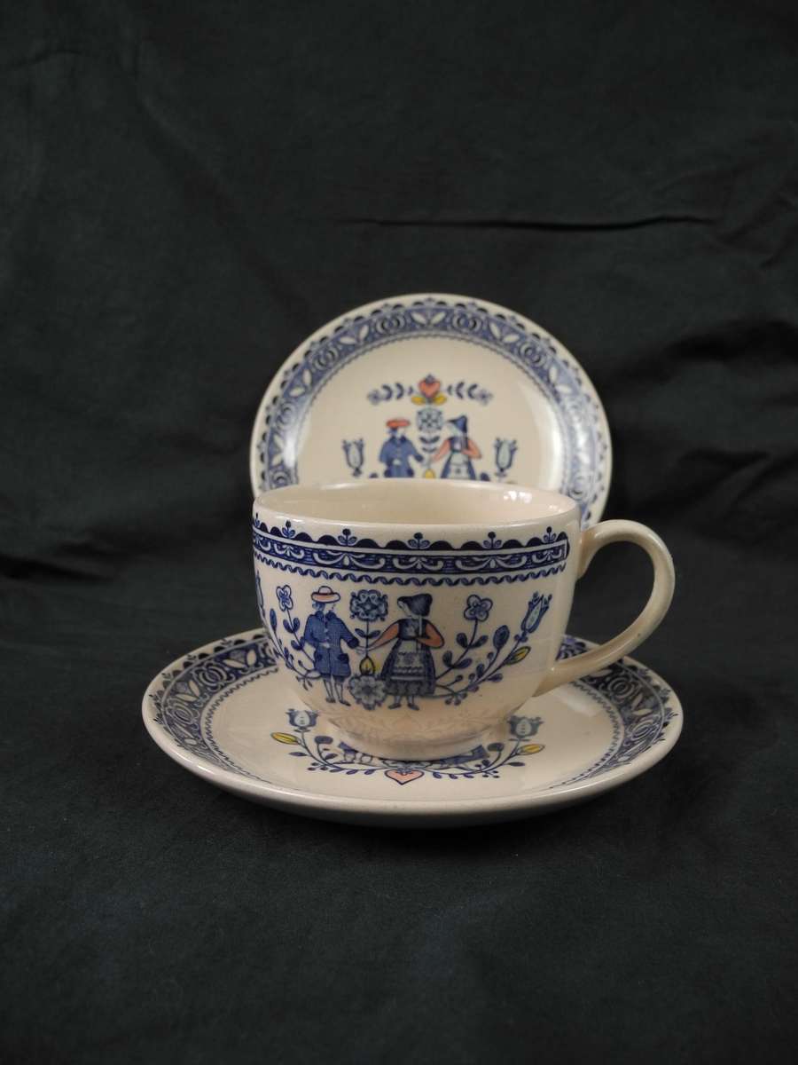 Johnson Brothers Hearts & Flowers Pattern Trio (2 of 2)