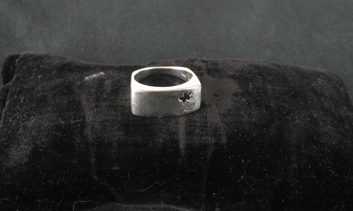 Sterling Silver Ring with Flower Cut Out (6.0g)