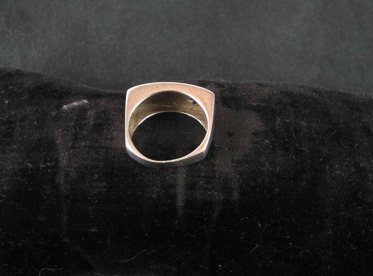 Sterling Silver Ring with Flower Cut Out (6.0g)