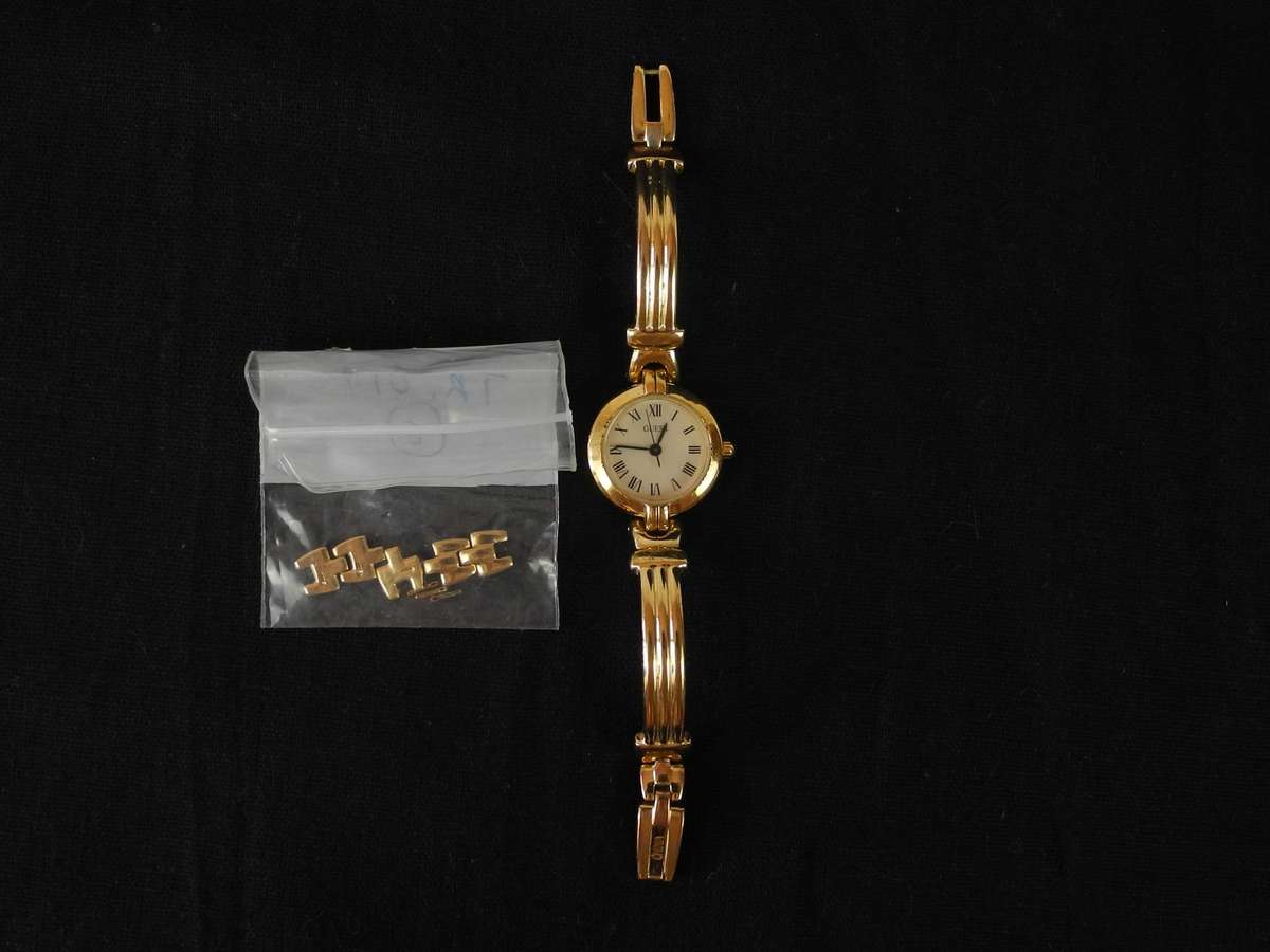 Vintage Guess Gold Tone Round Face Bracelet Band Watch