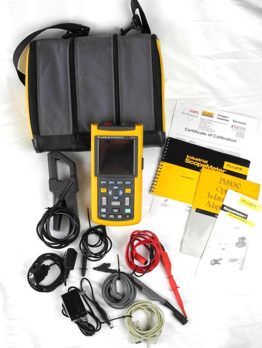 Fluke 123 Industrial ScopeMeter with Accessories & Calibration Certificate