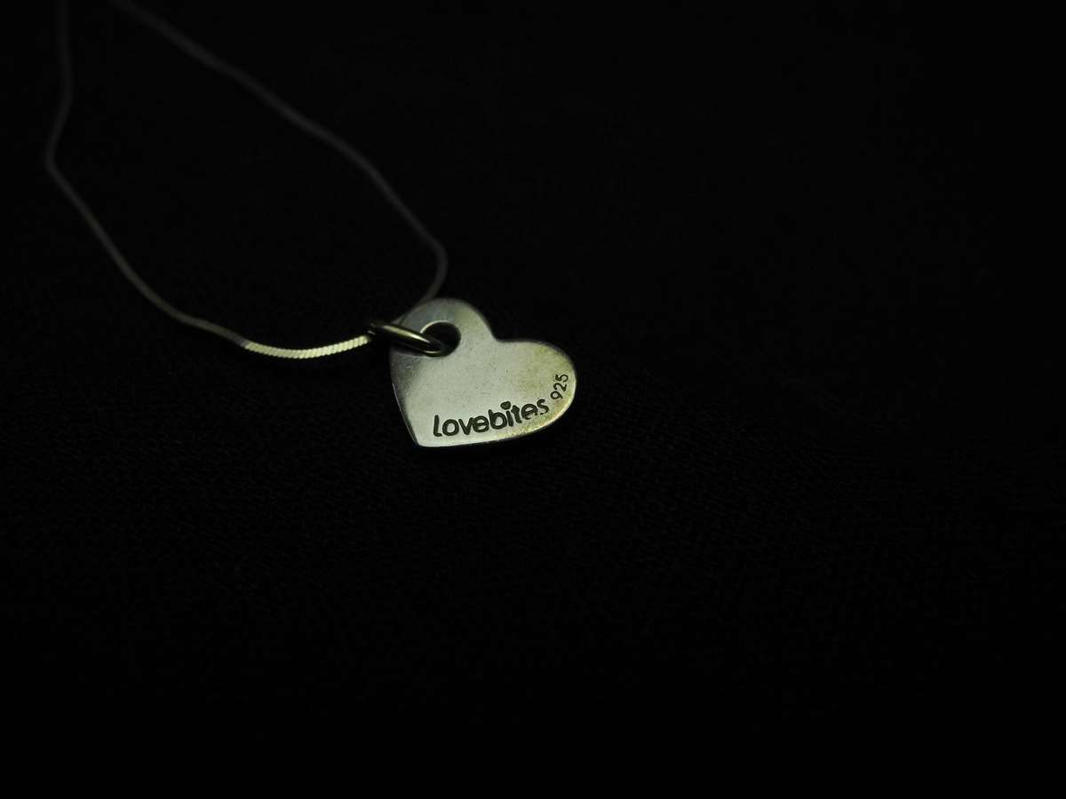 Italian "lovebites" .925 Sterling Silver Heart Necklace (4.7g)