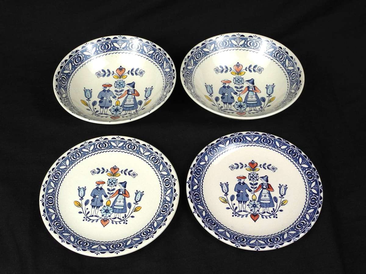Vintage Johnson Brothers "Hearts & Flowers" Set - 2 Bowls & 2 Side Plates