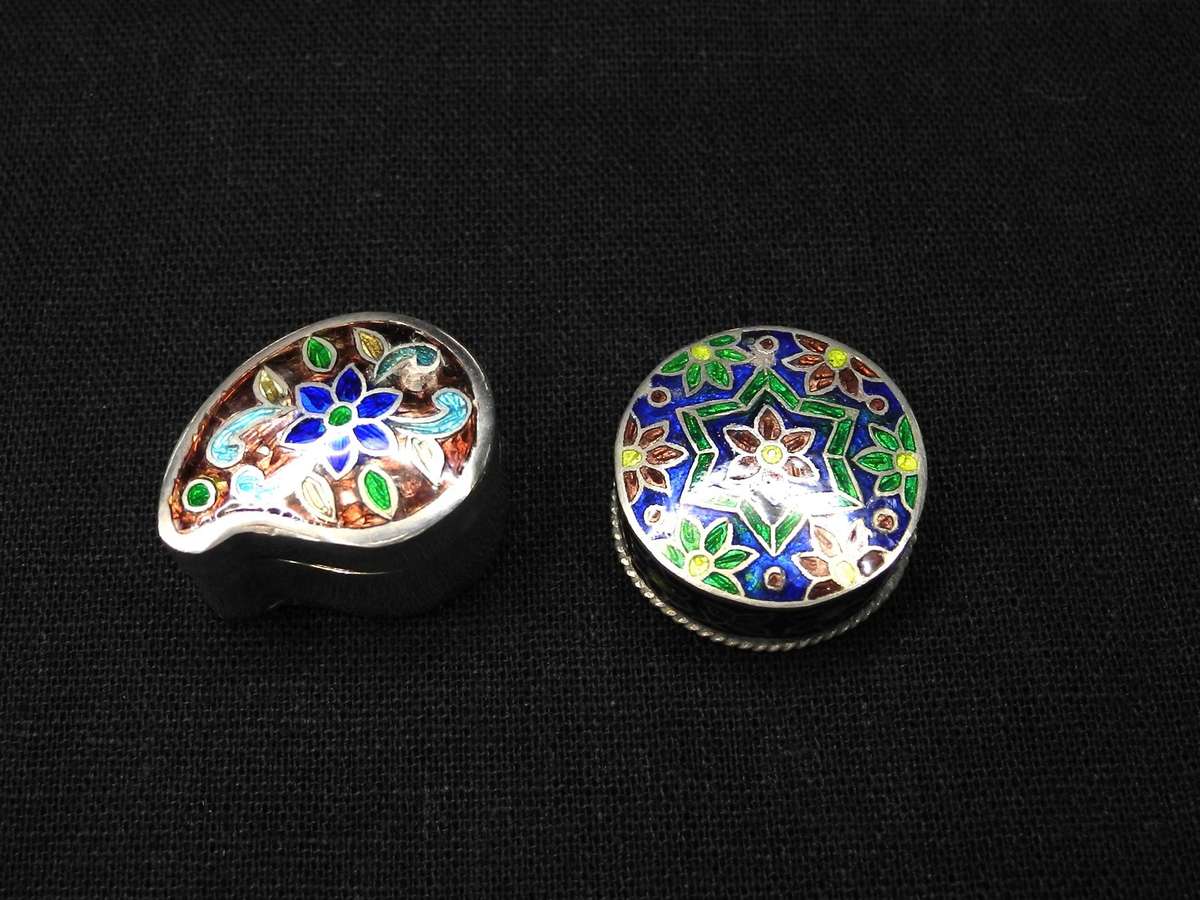 Pair of Vintage Sterling Silver Cloisonné Enamel Pill Boxes (21.6g)