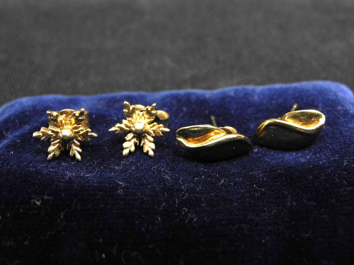 Vintage 9ct Gold Stud Earrings - Snowflakes & Waves (2.6g)