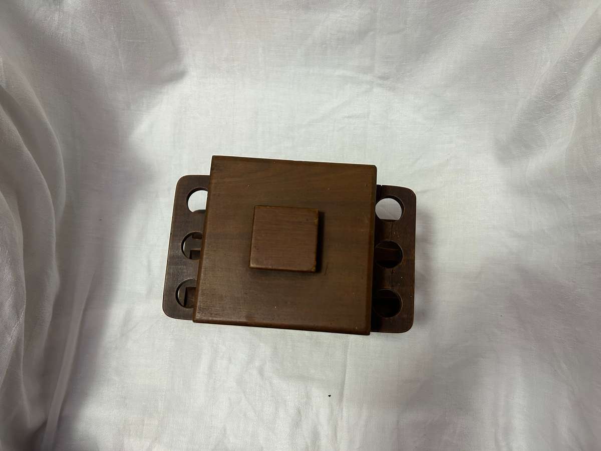 Vintage Wooden Yankee Clipper Pipe Box With Pipes