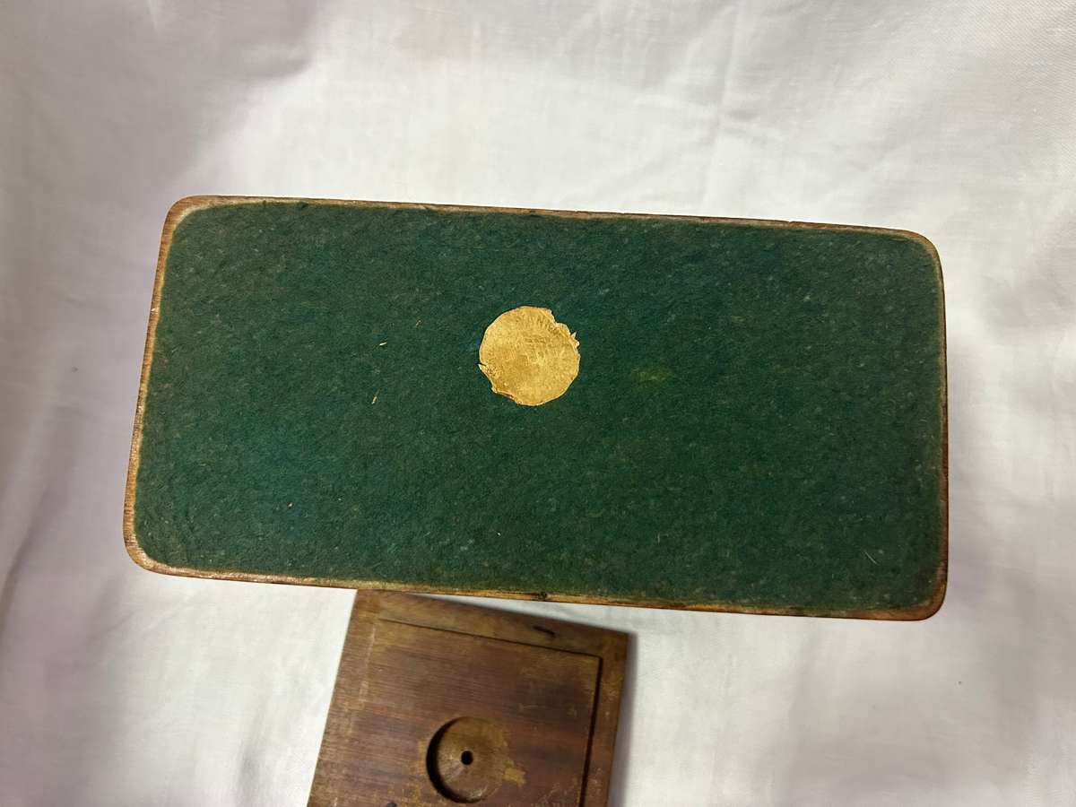 Vintage Wooden Yankee Clipper Pipe Box With Pipes