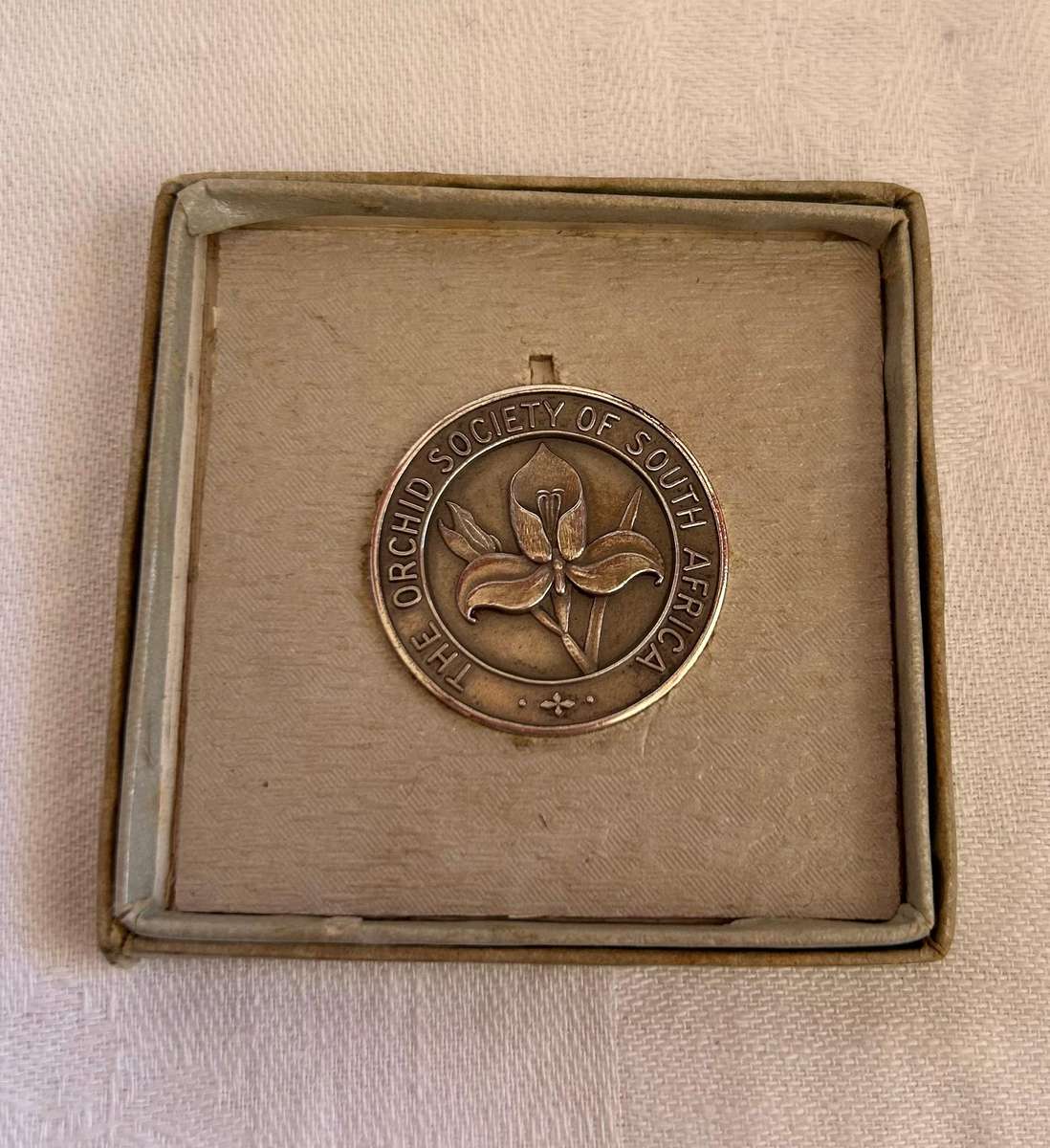 Vintage Sterling Silver Brooch & 2 Sterling Silver Coins (53.1g)