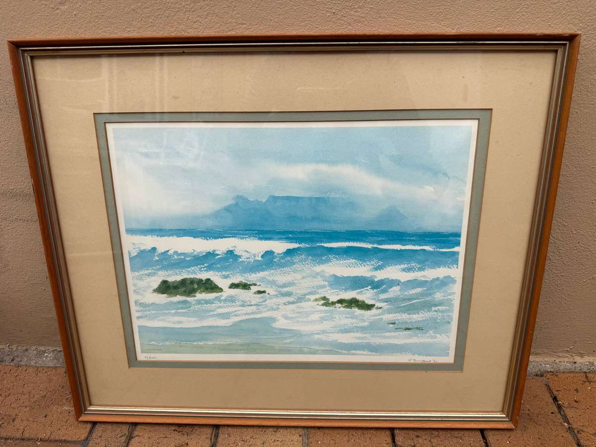 Beautiful Table Mountain frame across ocean