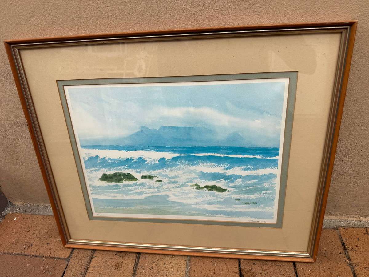 Beautiful Table Mountain frame across ocean