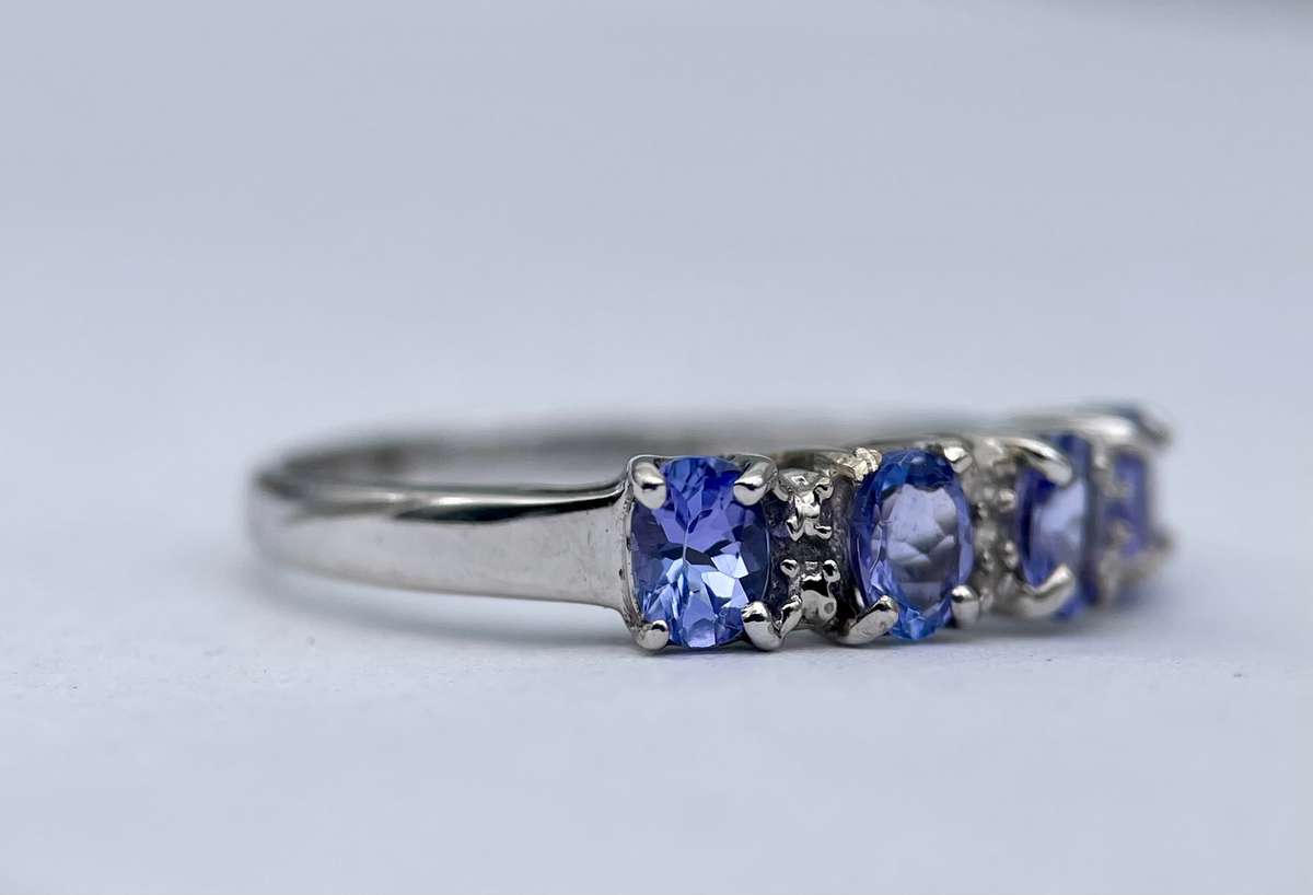 Beautiful 0.60ct Tanzanite ring